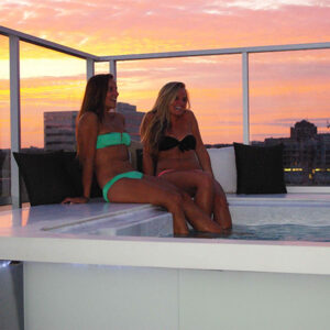 Hydropools Aquatrainer 16 fX Sunset Women Relaxing Hot Tub